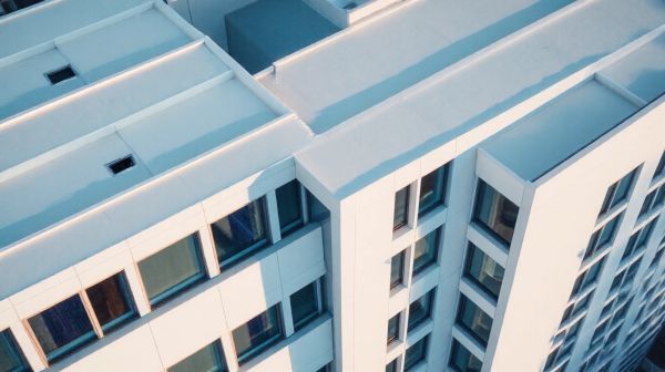 Solutions innovantes pour un nettoyage de façade efficace par drone